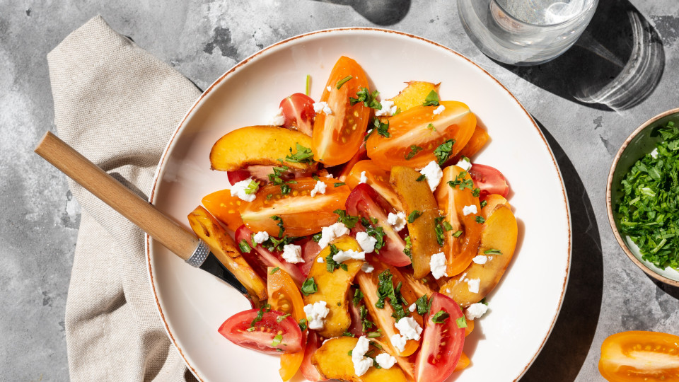 Salada pessego e tomate