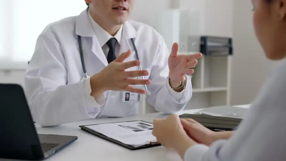 médico