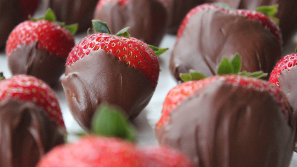 morango com chocolate